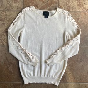 Magaschoni 100% Cashmere with Lace Crochet Sleeve Sweater detail. Sz medium